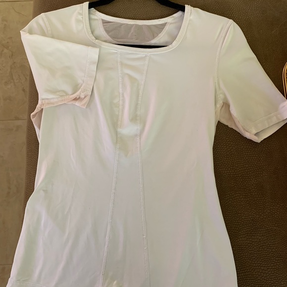 White lululemon fitted top with lots of stretch. - Picture 2 of 3